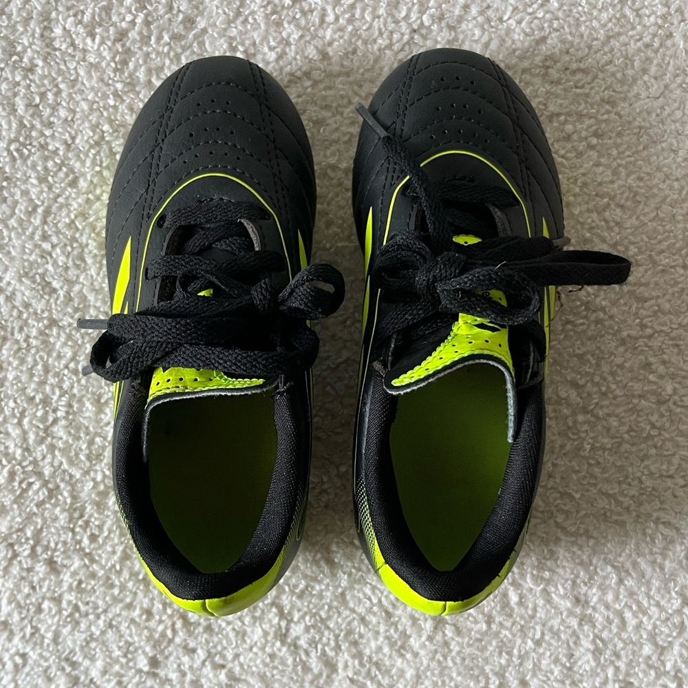 Adidas Kids Soccer cleats 10k(4year olds)
